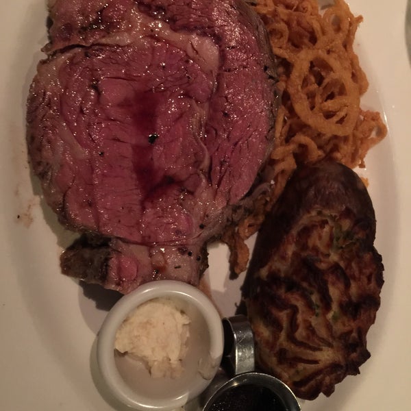 Really amazing meat, good but slow service. Reasonable price. The medium rare prime rib with a double baked potato it's an exceptional choice.