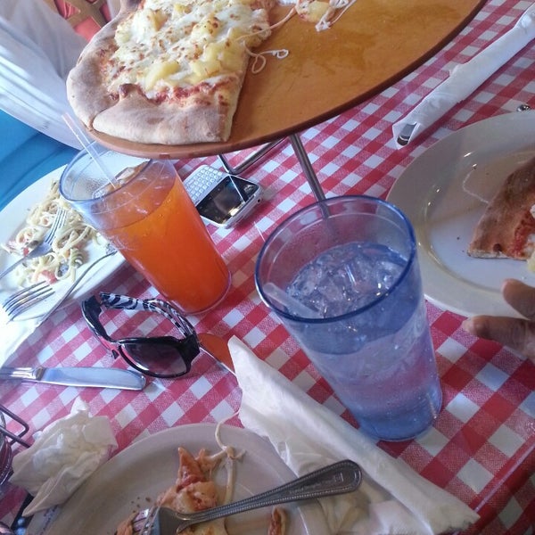 5/18/2013 tarihinde Liz G.ziyaretçi tarafından Mr. Pizza'de çekilen fotoğraf