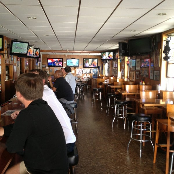 8/29/2013 tarihinde Kasey T.ziyaretçi tarafından Zeke&#39;s Diamond Bar'de çekilen fotoğraf
