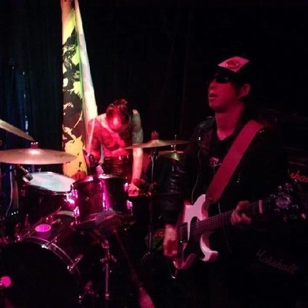 รูปภาพถ่ายที่ The Old Bar โดย Keisuke N. เมื่อ 12/4/2013