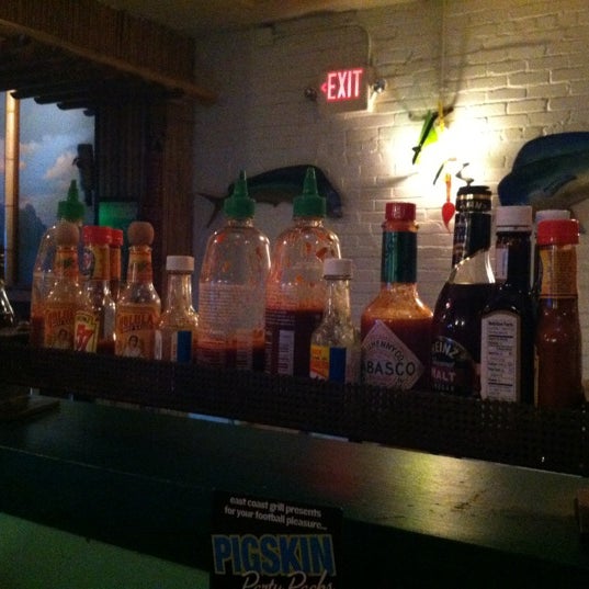 รูปภาพถ่ายที่ East Coast Grill &amp; Raw Bar โดย Rachel Aubrey เมื่อ 11/26/2012