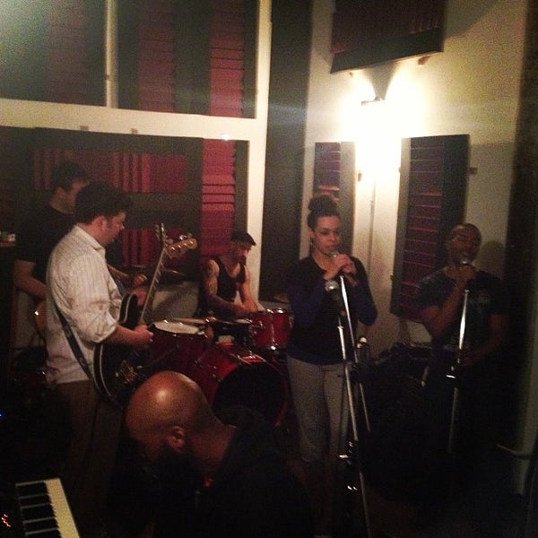 Снимок сделан в The Sweatshop Rehearsal &amp; Recording Studios пользователем E. J. W. 3/21/2013