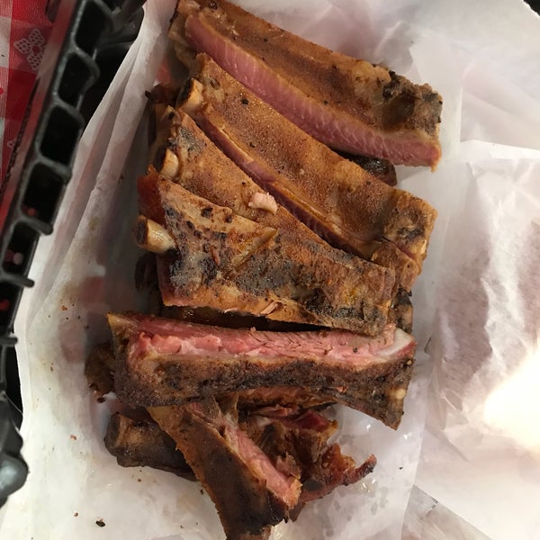 Photo taken at Rudy&#39;s Country Store &amp; Bar-B-Q by Harry T. on 3/12/2018