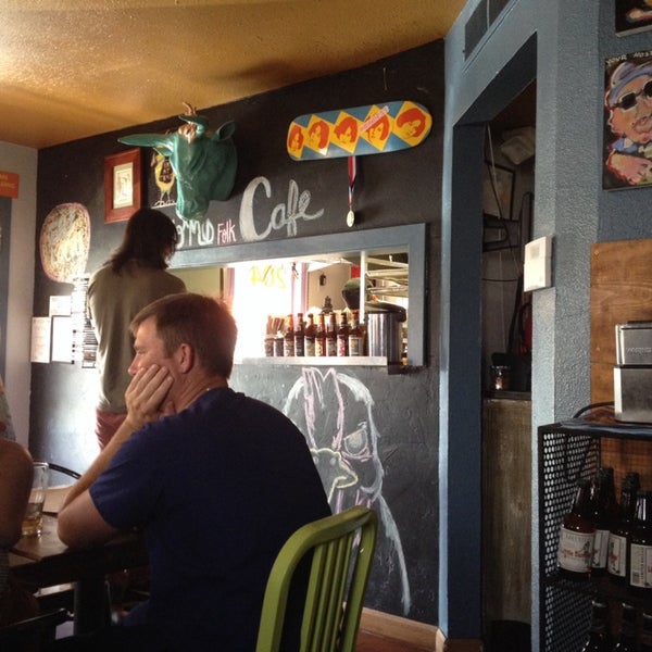 รูปภาพถ่ายที่ Tom&#39;s Folk Cafe โดย miachel p. เมื่อ 7/1/2014