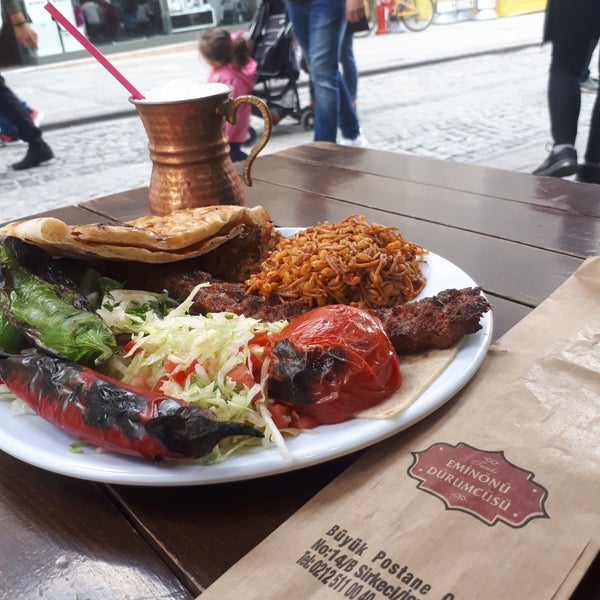 Photo taken at Tarihi Eminönü Dürümcüsü by Aysel on 10/8/2018