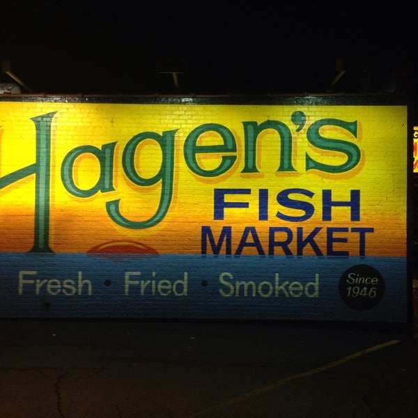 Photo taken at Hagen&#39;s Fish Market by Vasyl on 10/13/2013