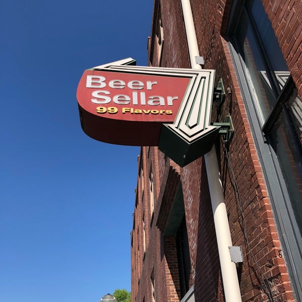 รูปภาพถ่ายที่ Beer Sellar โดย Brando K. เมื่อ 4/28/2018