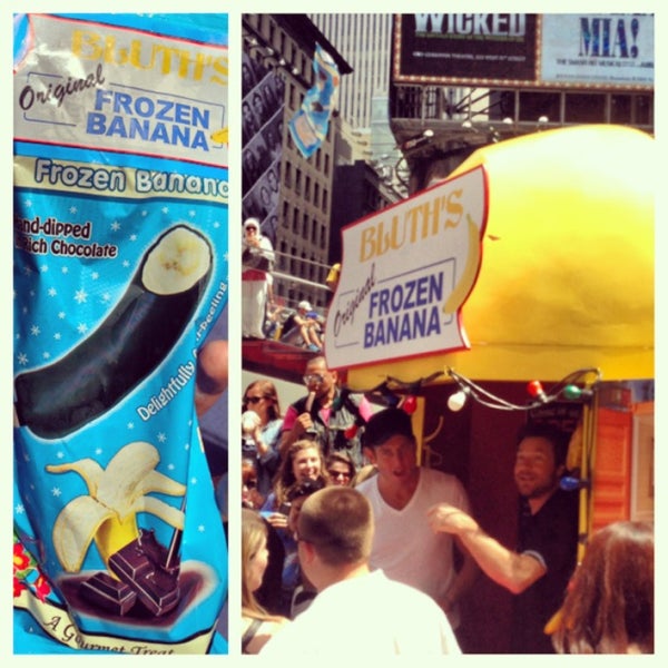 5/16/2013 tarihinde Shaelyn A.ziyaretçi tarafından Bluth’s Frozen Banana Stand'de çekilen fotoğraf