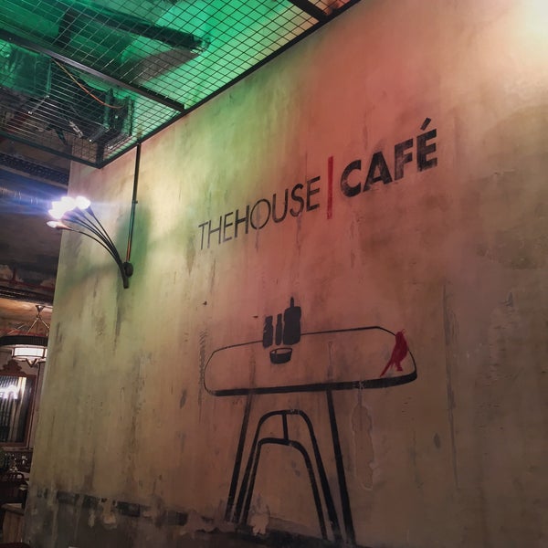 รูปภาพถ่ายที่ The House Café โดย Aykut B. เมื่อ 2/8/2018