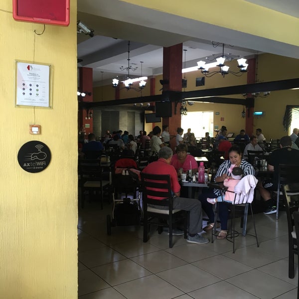 รูปภาพถ่ายที่ Hermanas Coraje Restaurante โดย Carlos G. เมื่อ 9/10/2016