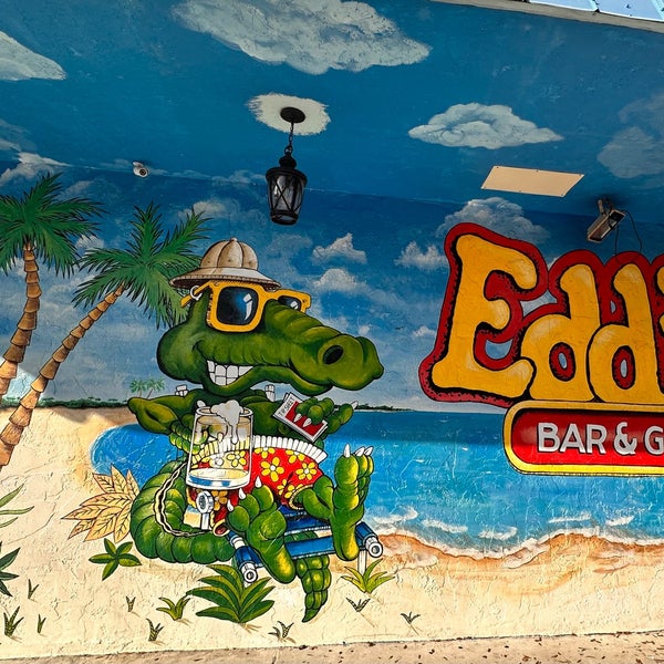 Foto diambil di Eddie&#39;s Bar &amp; Grill oleh Debbie E. pada 10/22/2023