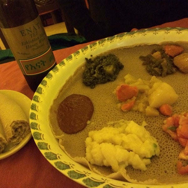 Das Foto wurde bei Meskerem Ethiopian Restaurant von MJ B. am 12/7/2013 aufgenommen