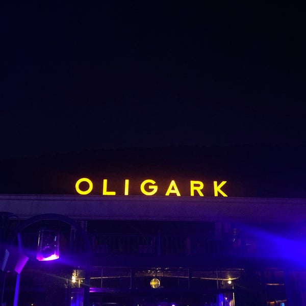 Снимок сделан в Oligark Wine &amp; Dine пользователем Ömer Faruk A. 8/17/2022
