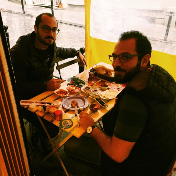 Das Foto wurde bei Bay-Kuş Cafe Kahvaltı von Bay-kuş Cafe-Kahvaltı am 11/28/2015 aufgenommen