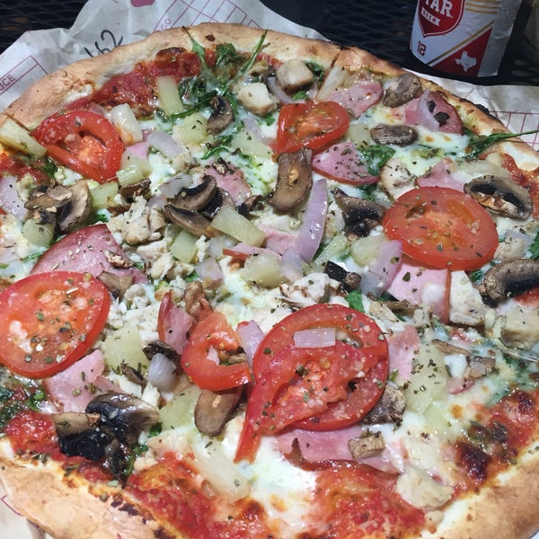5/29/2016 tarihinde Pauziyaretçi tarafından MOD Pizza'de çekilen fotoğraf