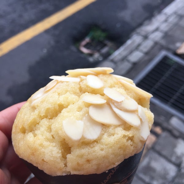 Really nice apple muffin. Soft and flavorful. There are also croissants, pan du chocolat and cookies. Nice place if you miss european desserts.