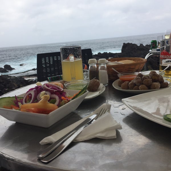 Typical Canadian food. Excellent mojos (green and red) and fresh fish (very well cooked). The view are great, just in front of natural swimming pools in Garachico.