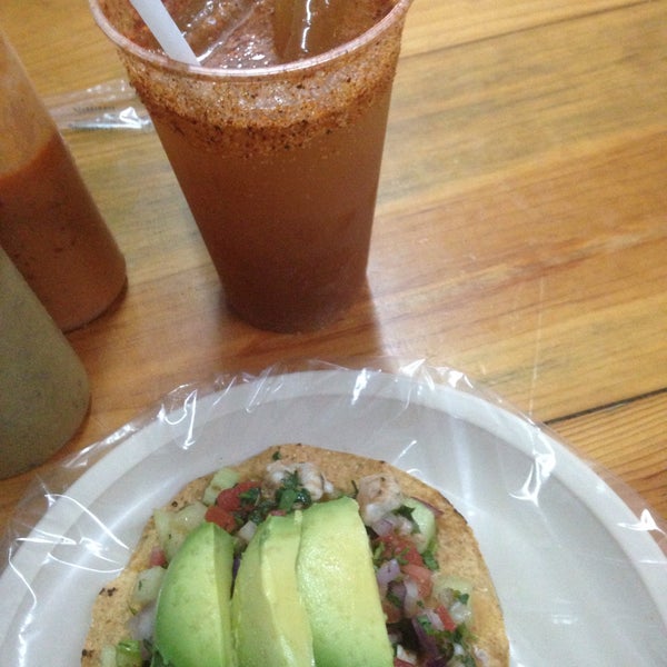 Photo prise au Baja Taco Shop par Wth Z. le2/27/2016