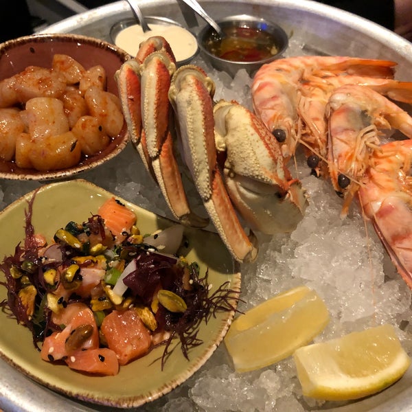 Foto diambil di Southpark Seafood &amp; Oyster Bar oleh Yuto Y. pada 11/24/2018