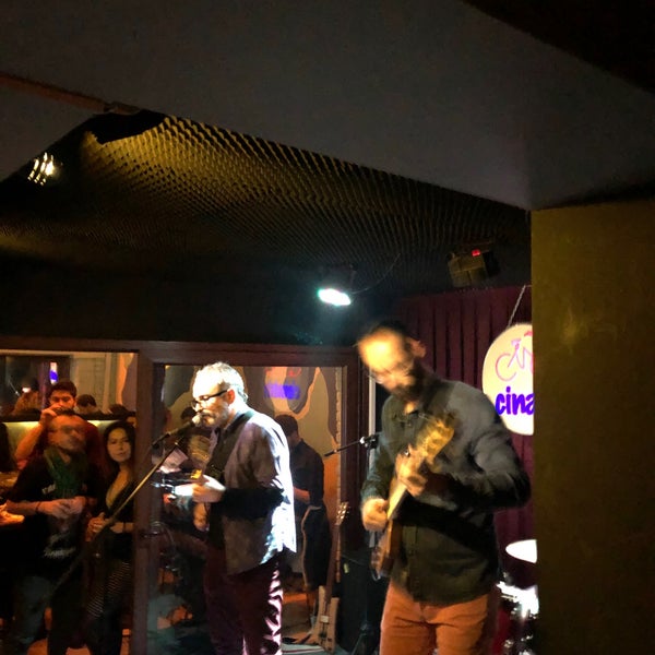 Foto diambil di Cinatı Cafe &amp; Bar oleh Erdem D. pada 12/14/2019