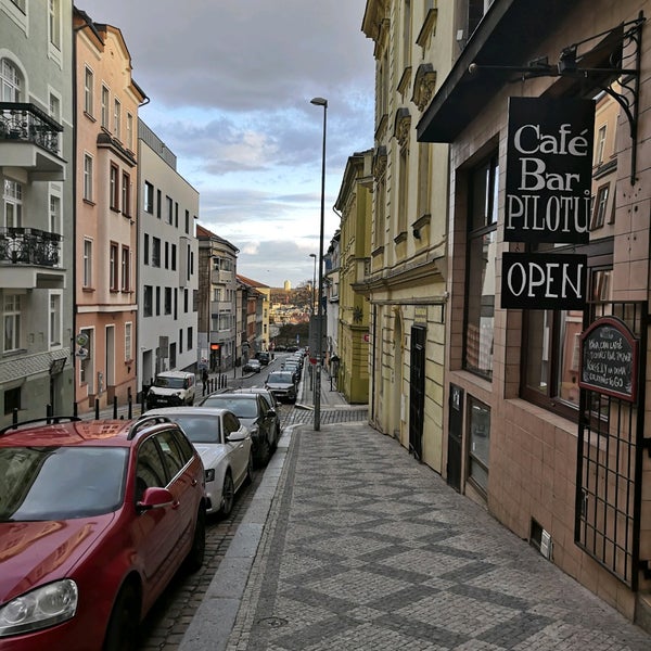 4/8/2021 tarihinde Veronika K.ziyaretçi tarafından Café Bar Pilotů'de çekilen fotoğraf