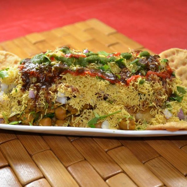 Foto scattata a Bay Leaf Indian Cuisine da Bay Leaf Indian Cuisine il 11/17/2015