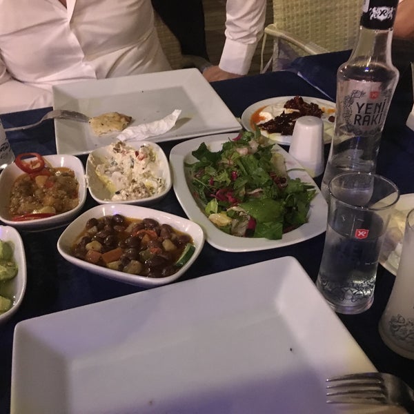 5/12/2017 tarihinde Mustafa Ali Ç.ziyaretçi tarafından Öztürk Kolcuoğlu Ocakbaşı Restaurant'de çekilen fotoğraf