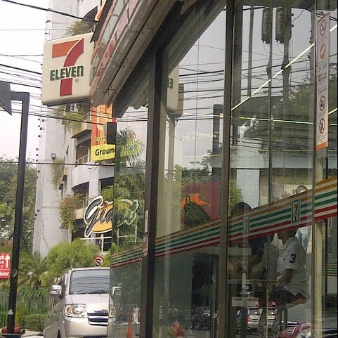 7-Eleven (Now Closed) - Convenience Store in Jakarta Selatan