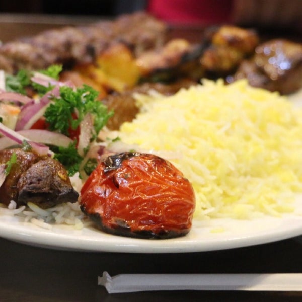 Снимок сделан в Shiraz Persian Restaurant + Bar رستوران ایرانی شیراز пользователем Soheil H. 3/20/2016