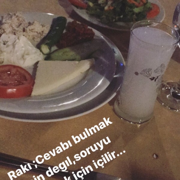 Photo taken at Çamlı Et Restaurant by Cansu B. on 5/20/2017