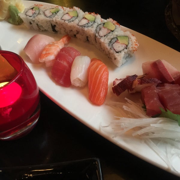 2/9/2016 tarihinde Maii B.ziyaretçi tarafından Sushi Damo'de çekilen fotoğraf