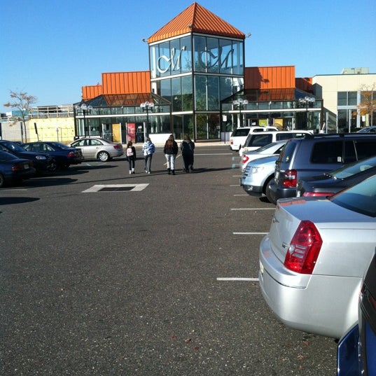 Foto scattata a Moorestown Mall da Dawn P. il 11/17/2012