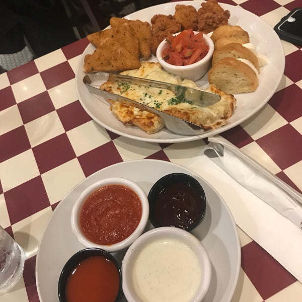 Photo taken at Giordano&#39;s by TruCubano H. on 5/19/2018
