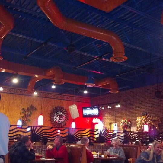 12/30/2012 tarihinde GWEN C.ziyaretçi tarafından La Parrilla Mexican Restaurant'de çekilen fotoğraf
