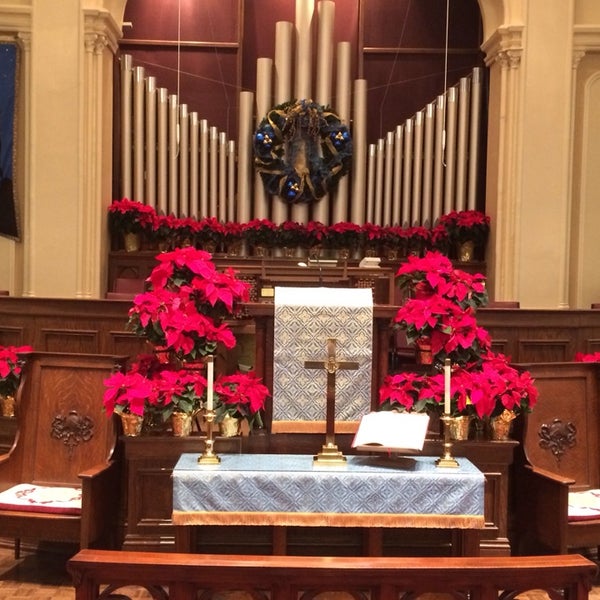 Foto diambil di Saint Mark United Methodist Church of Atlanta oleh 🌴 Mark H. pada 12/29/2013