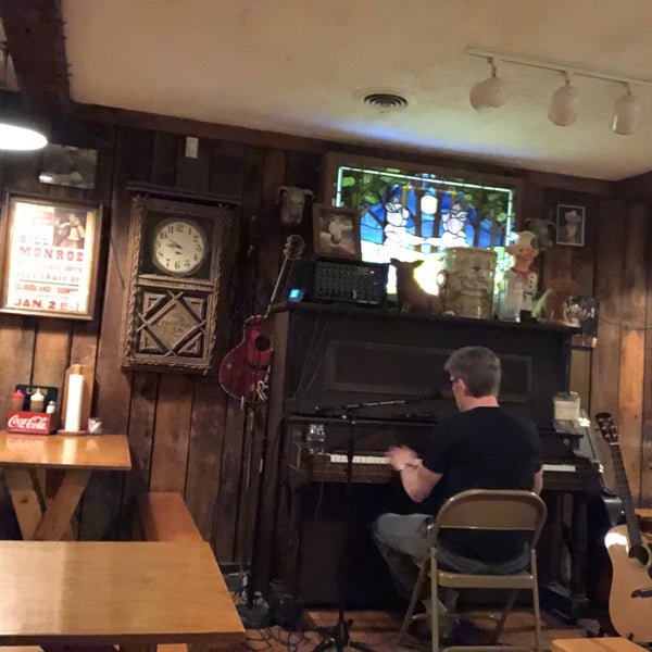 Woodlands Barbecue & Pickin Parlor 8304 Valley Blvd