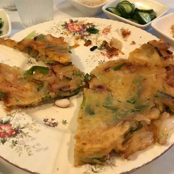 Снимок сделан в Sesame Korean Cuisine пользователем Jacob S. 7/10/2017
