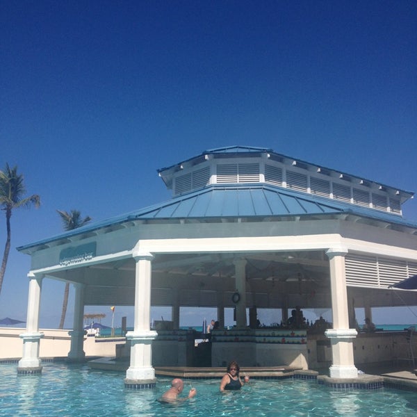 Foto tomada en Melia Nassau Beach - Main Pool  por Kenny L. el 2/6/2013