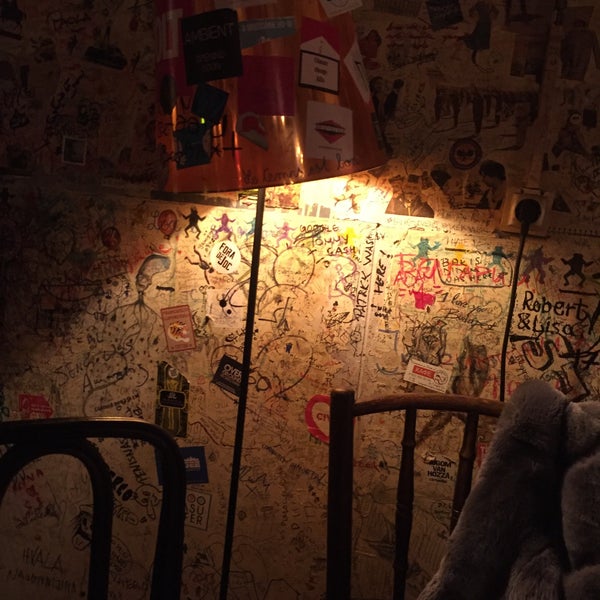 3/17/2020 tarihinde Rozman M.ziyaretçi tarafından Csendes Vintage Bar &amp; Cafe'de çekilen fotoğraf