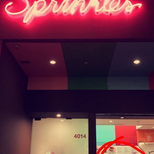 Photo taken at Sprinkles Cupcakes by Mohammed K. on 2/26/2017