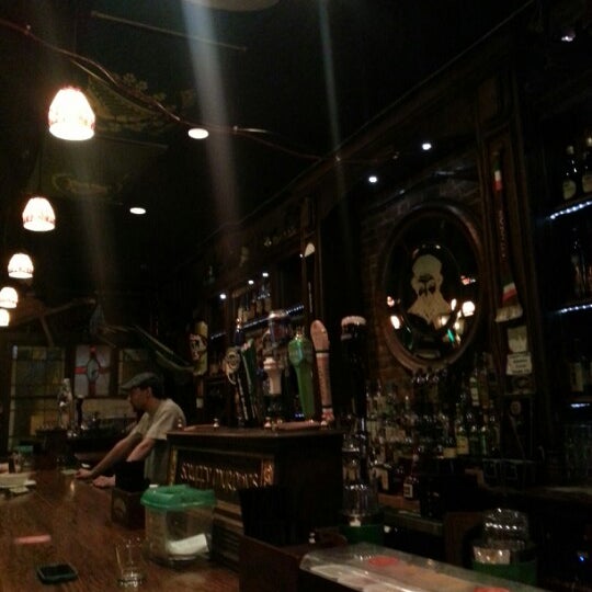 Photo taken at Scruffy Murphy&#39;s Irish Pub by Elizabeth H. on 2/22/2013