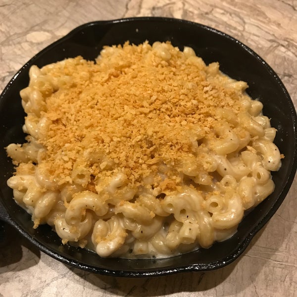 Foto diambil di Mac N&#39; Out Macaroni &amp; Cheese oleh Tay pada 10/19/2018