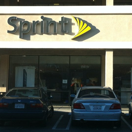 Sprint Store (Now Closed) 17133 Ventura Blvd