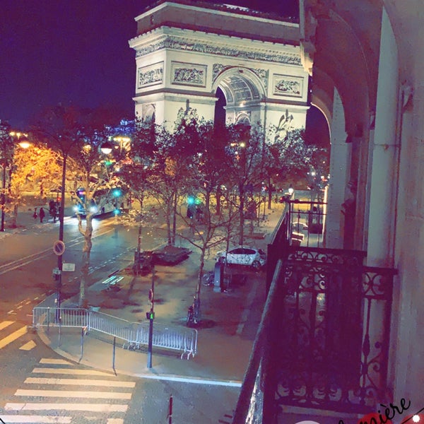 Photo taken at Hôtel Splendid Étoile by KHaleD ♎︎⁸¹ on 11/18/2018