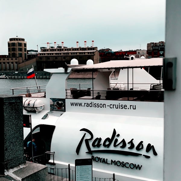 รูปภาพถ่ายที่ Flotilla «Radisson Royal» โดย KHaleD ♎︎⁸¹ เมื่อ 9/19/2021