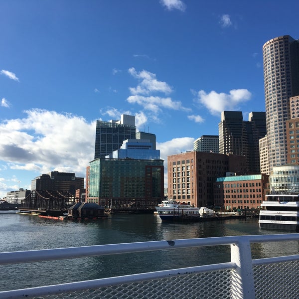 รูปภาพถ่ายที่ Boston Harbor Cruises โดย Ayumi S. เมื่อ 12/30/2016