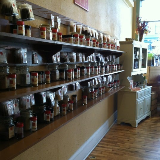 10/16/2012 tarihinde ☀ Kristin Rain E.ziyaretçi tarafından Old Town Spice Shop'de çekilen fotoğraf