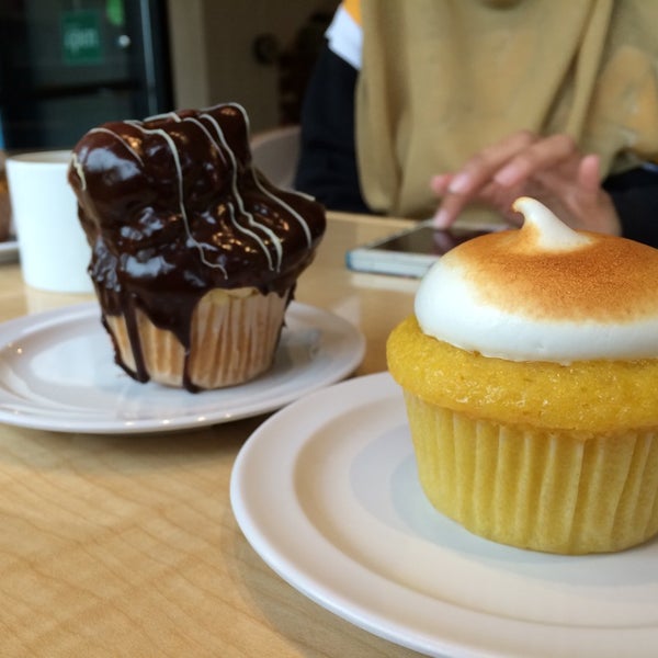 5/13/2014にNurshaffiqah Z.がMolly&#39;s Cupcakesで撮った写真