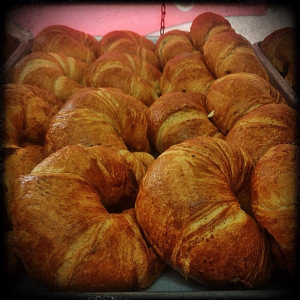 Croissant Alfredo Bakery in Americana