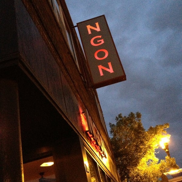 Photo prise au Ngon Vietnamese Bistro par Tom H. le7/28/2013